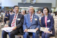 Dr David CHU (centre), Chairman of the Committee of Overseers, Prof Suk-Ying WONG, and Prof Kenneth YOUNG